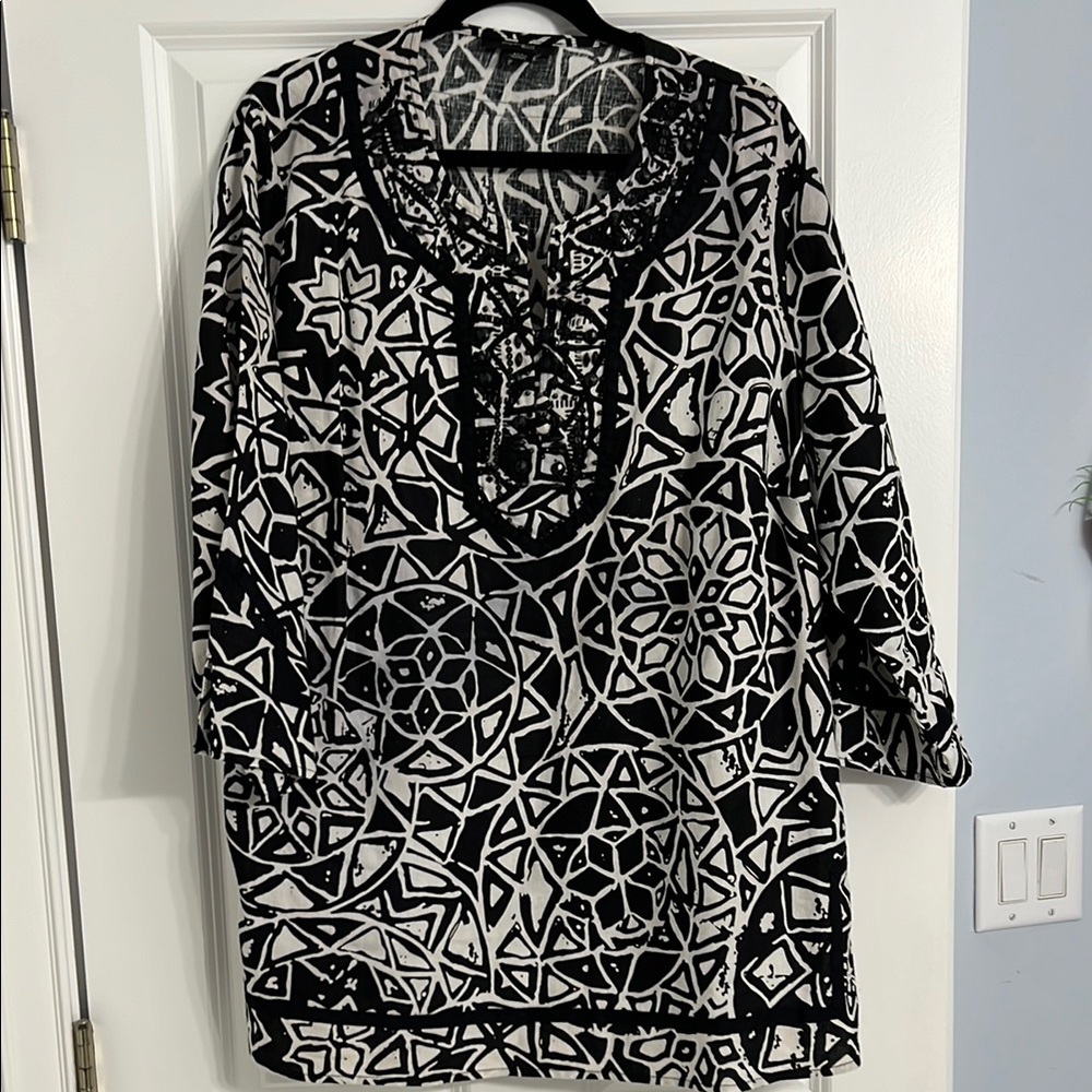 Style & Co Black and White Geometric Tunic